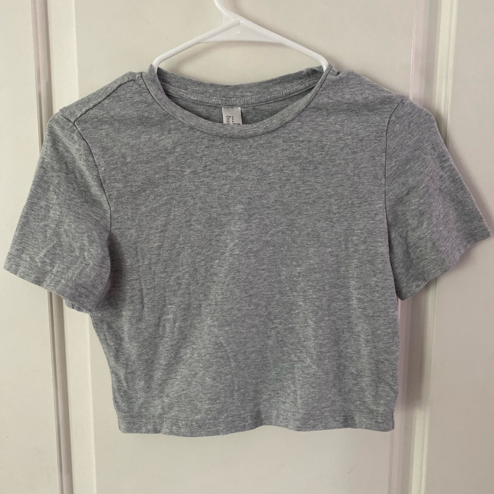 Casual grey cropped t-shirt size small